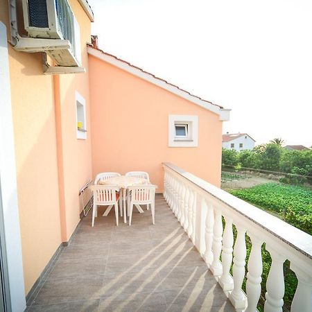 Apartments Valentina Петрчане Экстерьер фото