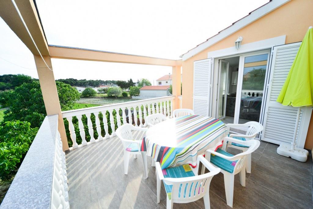 Apartments Valentina Петрчане Экстерьер фото