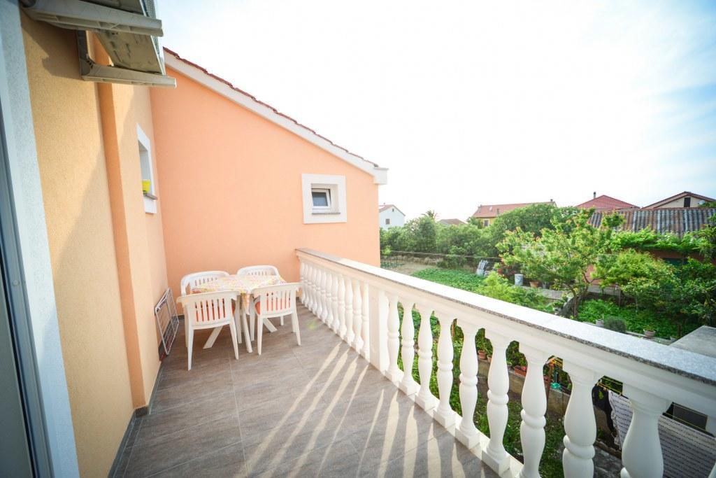 Apartments Valentina Петрчане Экстерьер фото