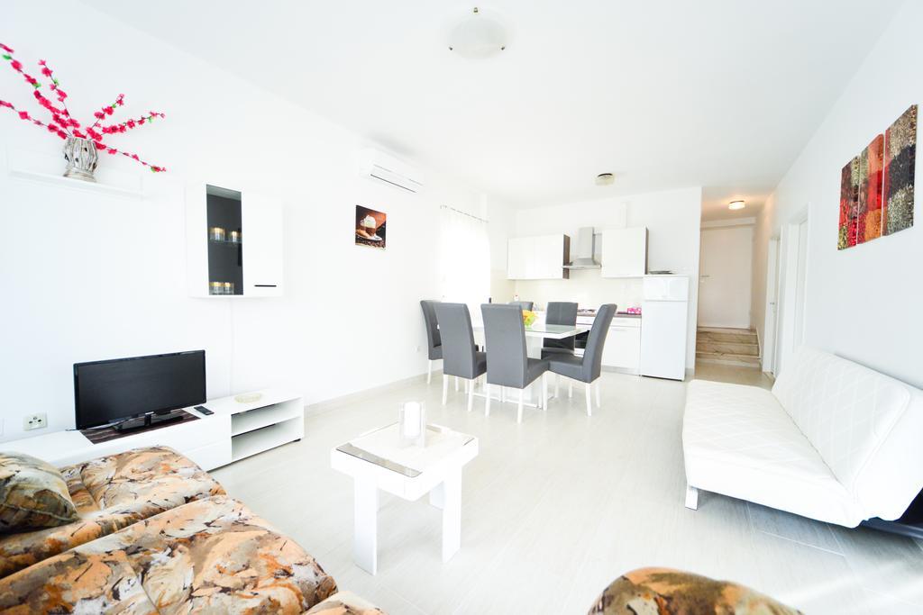 Apartments Valentina Петрчане Экстерьер фото