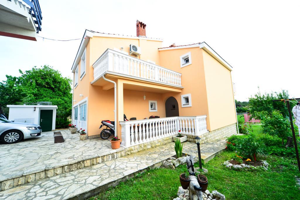 Apartments Valentina Петрчане Экстерьер фото