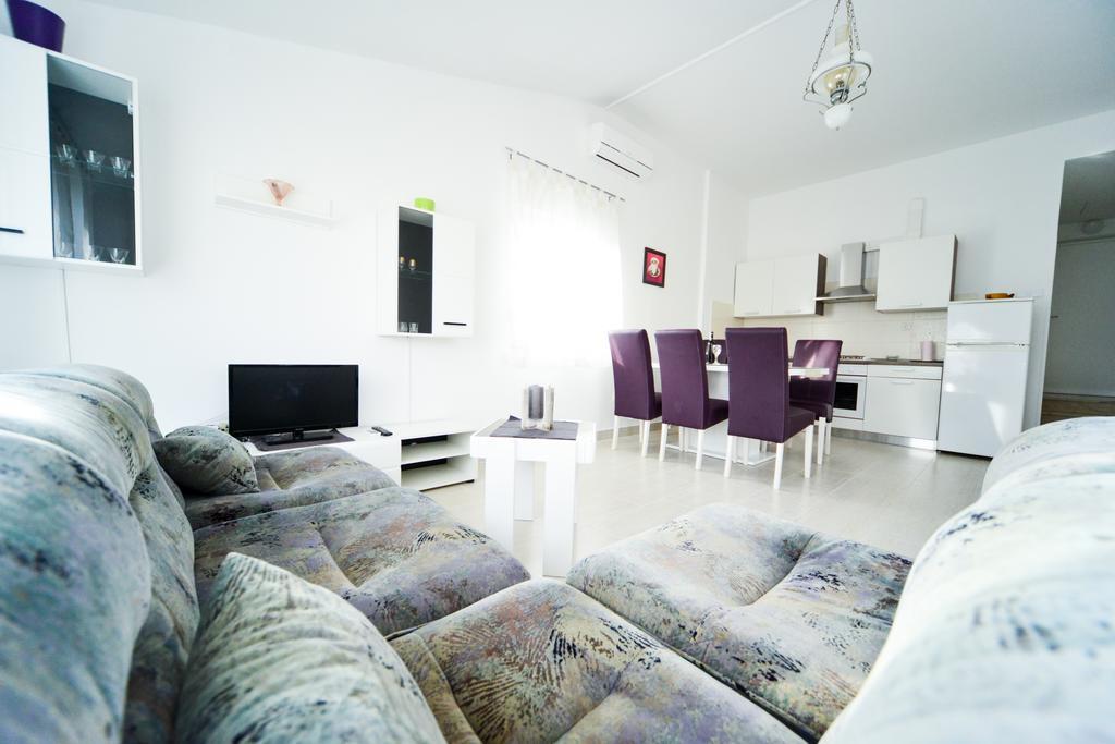Apartments Valentina Петрчане Экстерьер фото