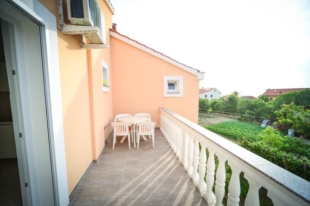 Apartments Valentina Петрчане Экстерьер фото