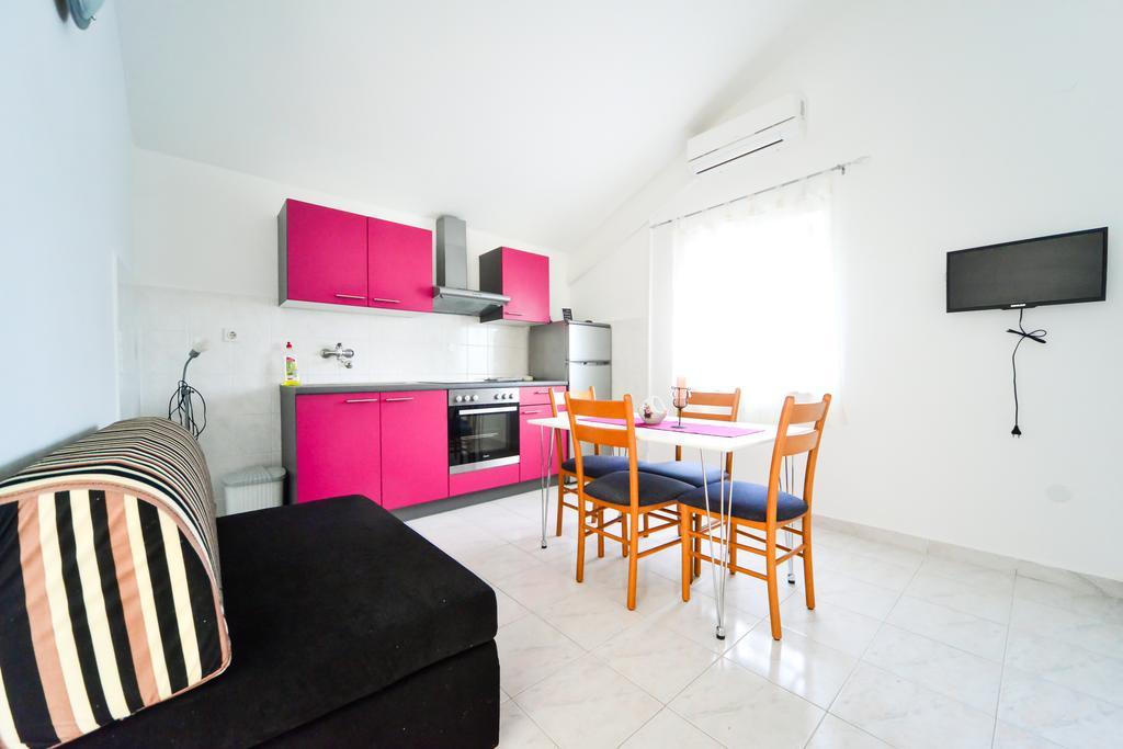 Apartments Valentina Петрчане Экстерьер фото