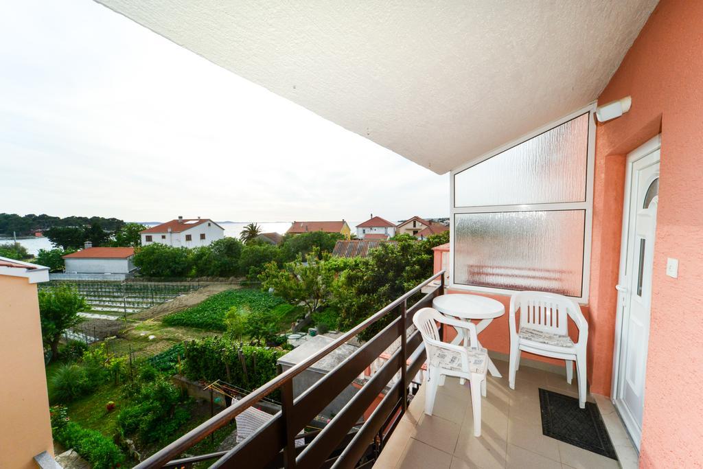Apartments Valentina Петрчане Экстерьер фото