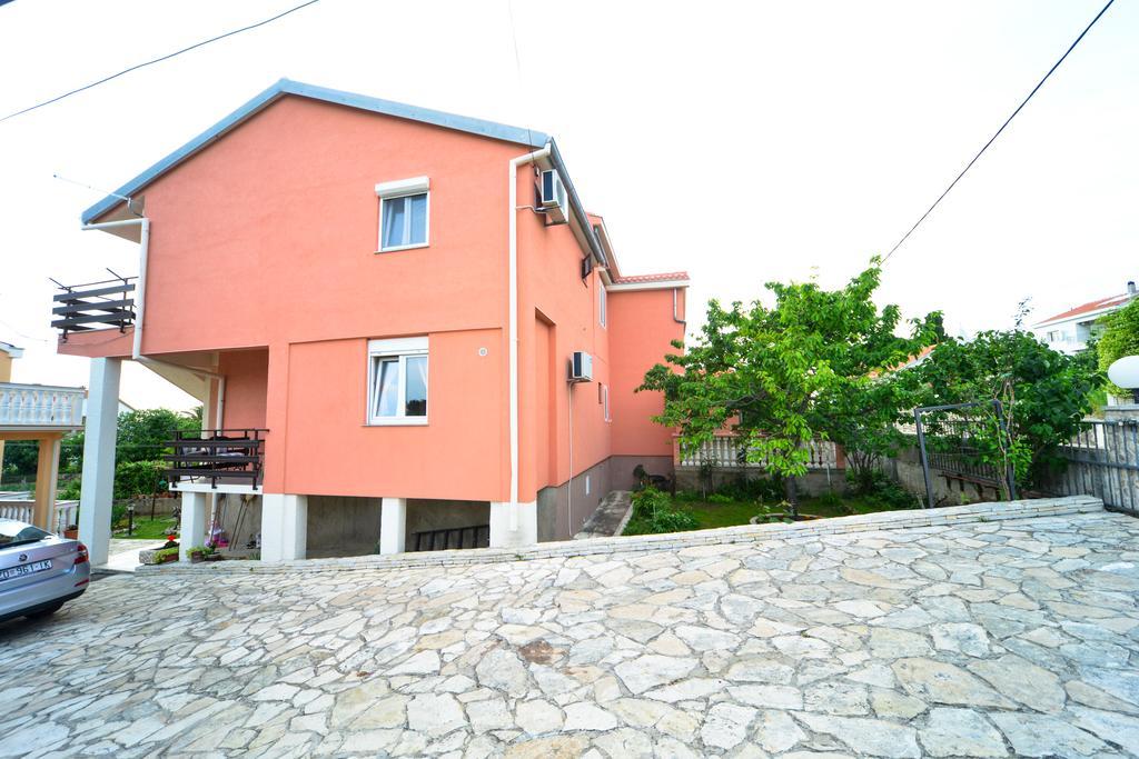 Apartments Valentina Петрчане Экстерьер фото