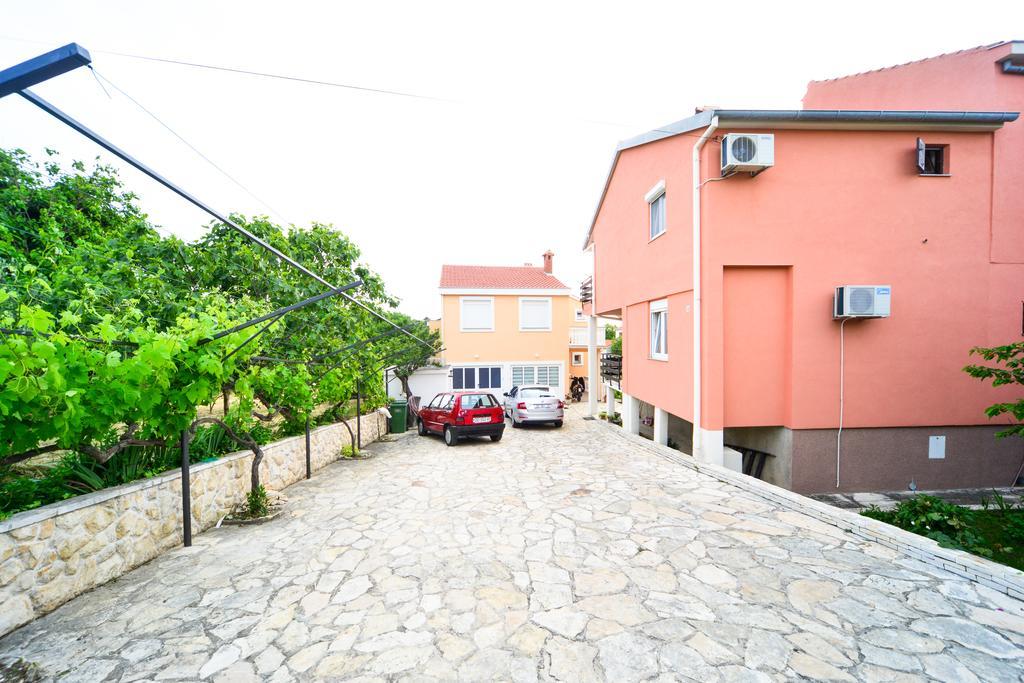 Apartments Valentina Петрчане Экстерьер фото