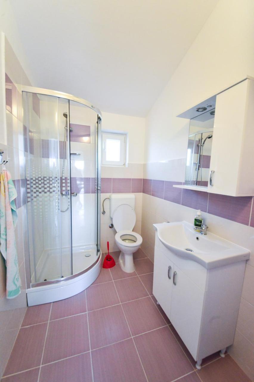 Apartments Valentina Петрчане Экстерьер фото